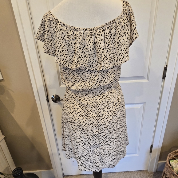 Polka Dot Off-Shoulder Dress With Flounce Detail - Picture 4 of 8